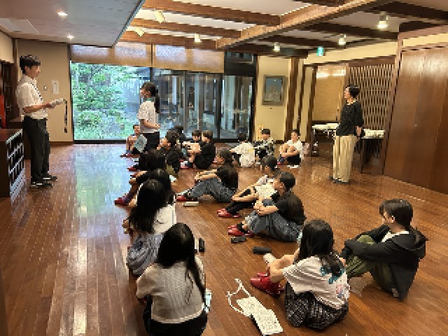 健康状態と部屋の様子の報告をしています