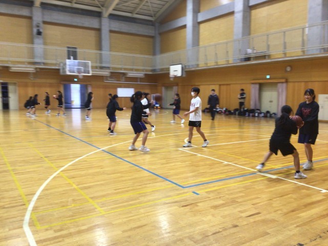 ﾊﾞｽｹｯﾄﾎﾞｰﾙ部練習風景